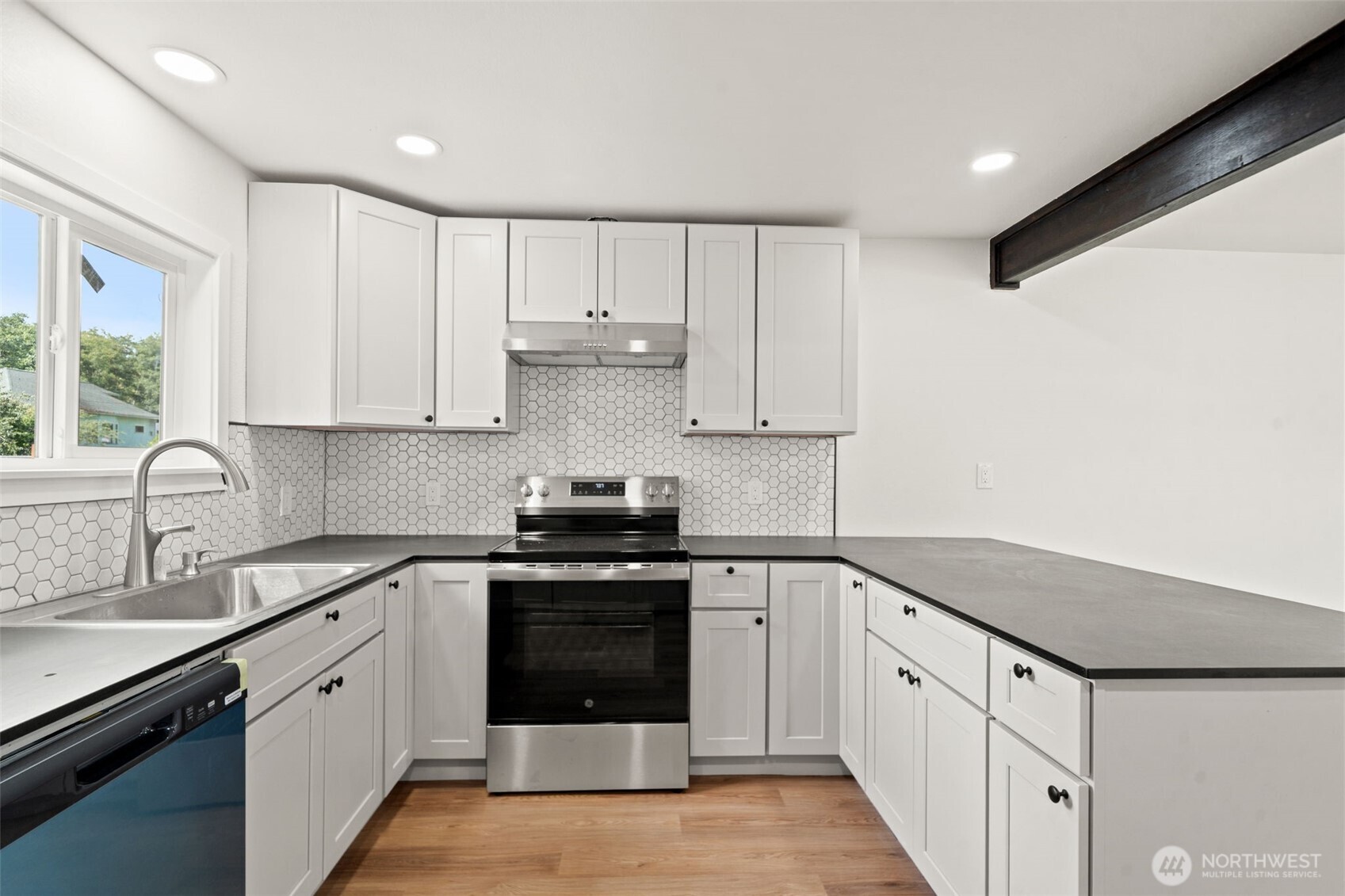 218 E King St Property Photo 8