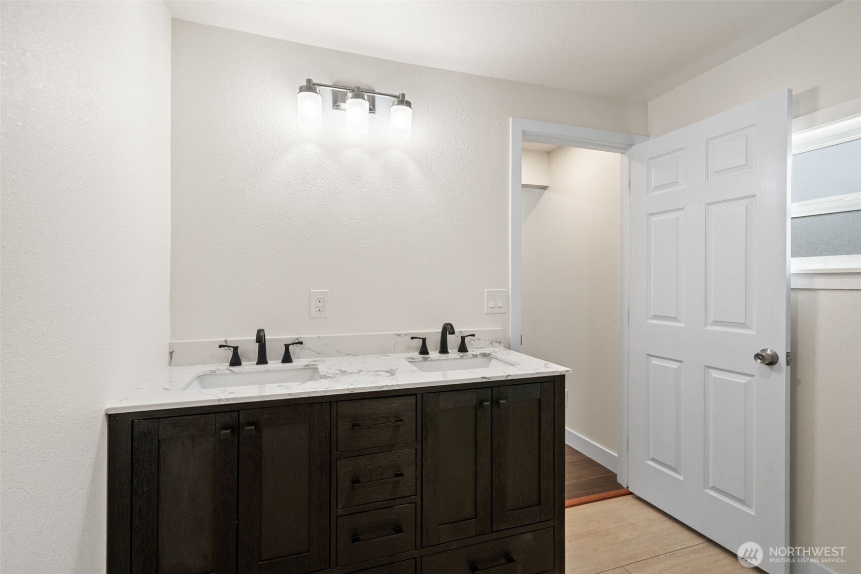 218 E King St Property Photo 23