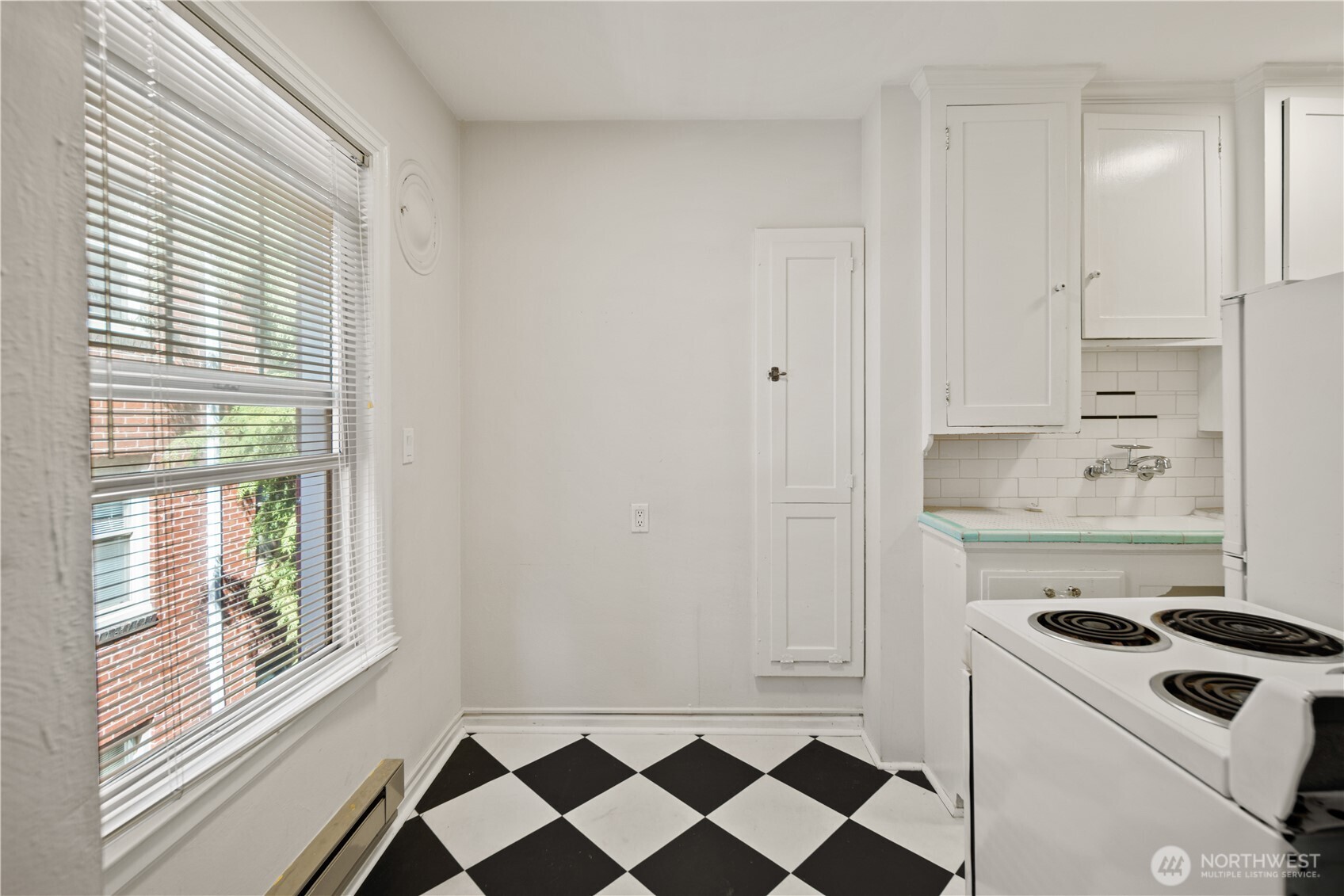 625 4th Avenue Property Photo 25