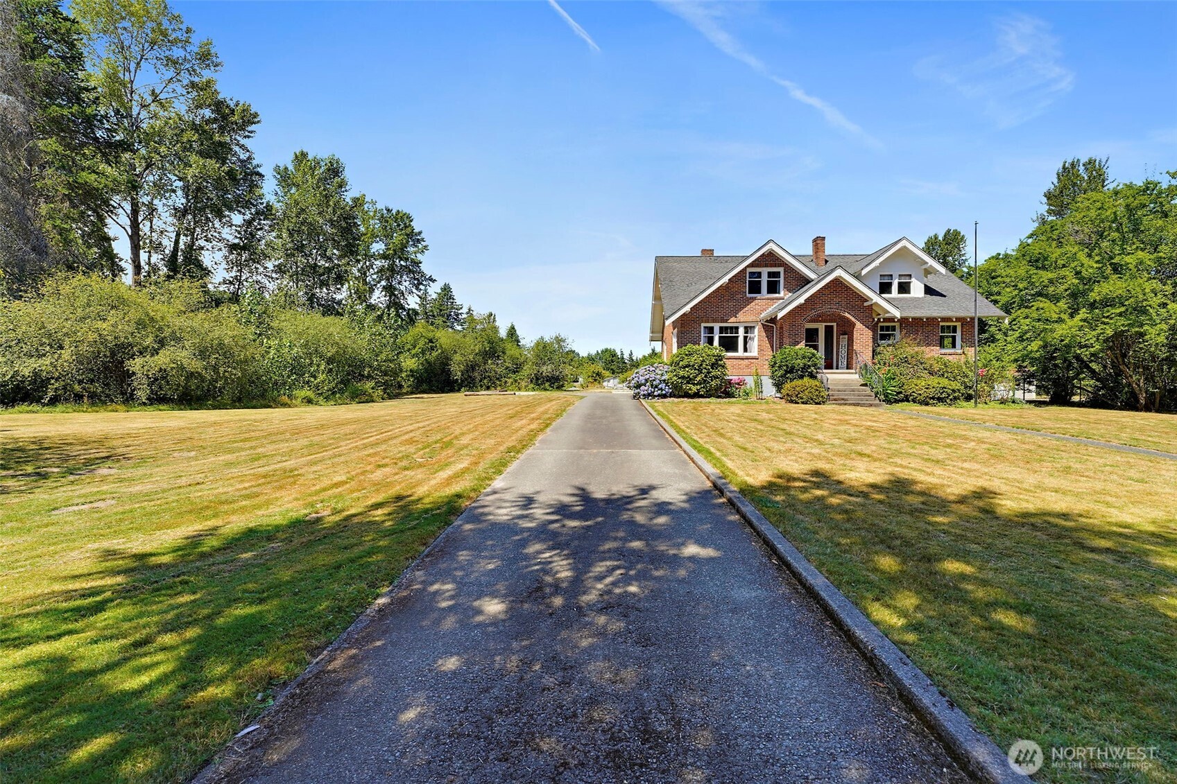 811 121st Property Photo 4