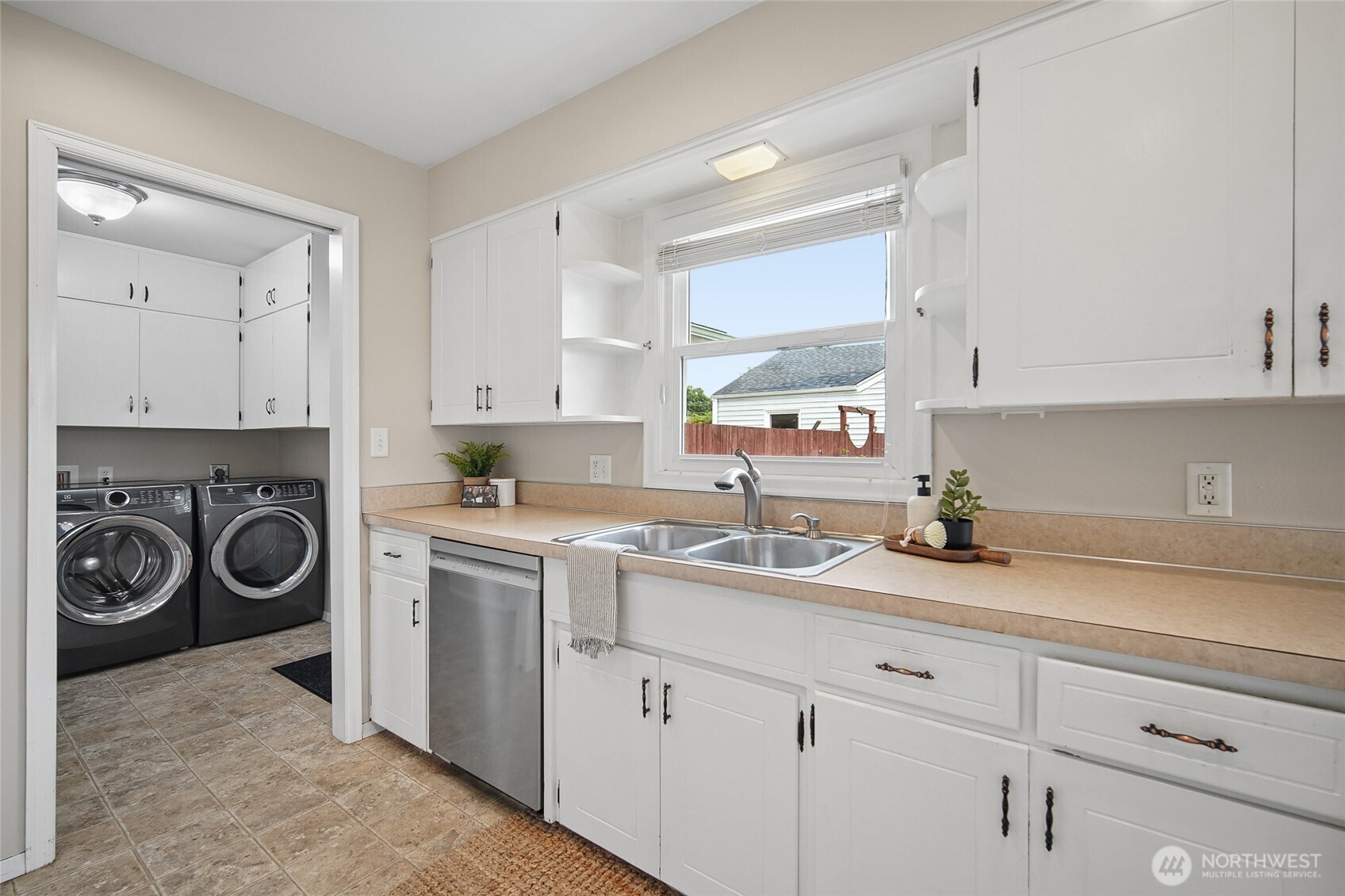 1712 D Street Property Photo 8