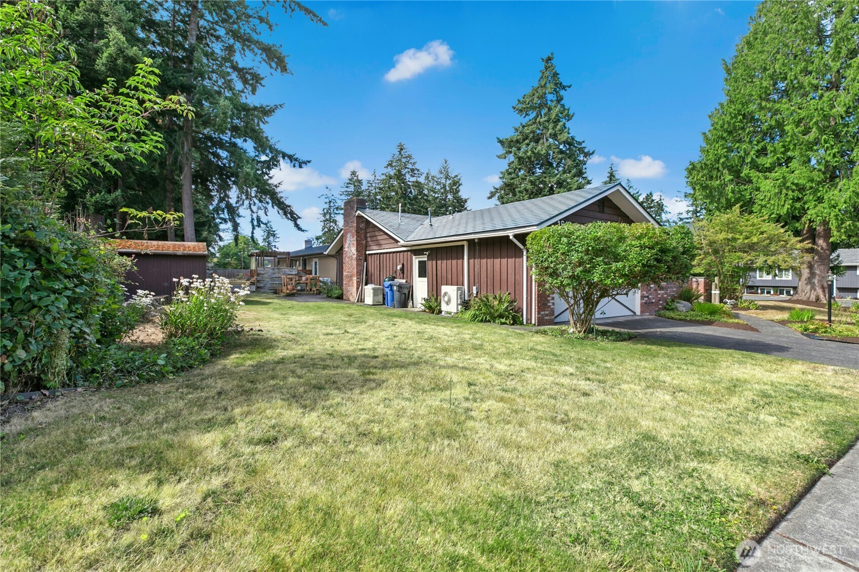 1643 Ne Sumner Drive Property Photo 2