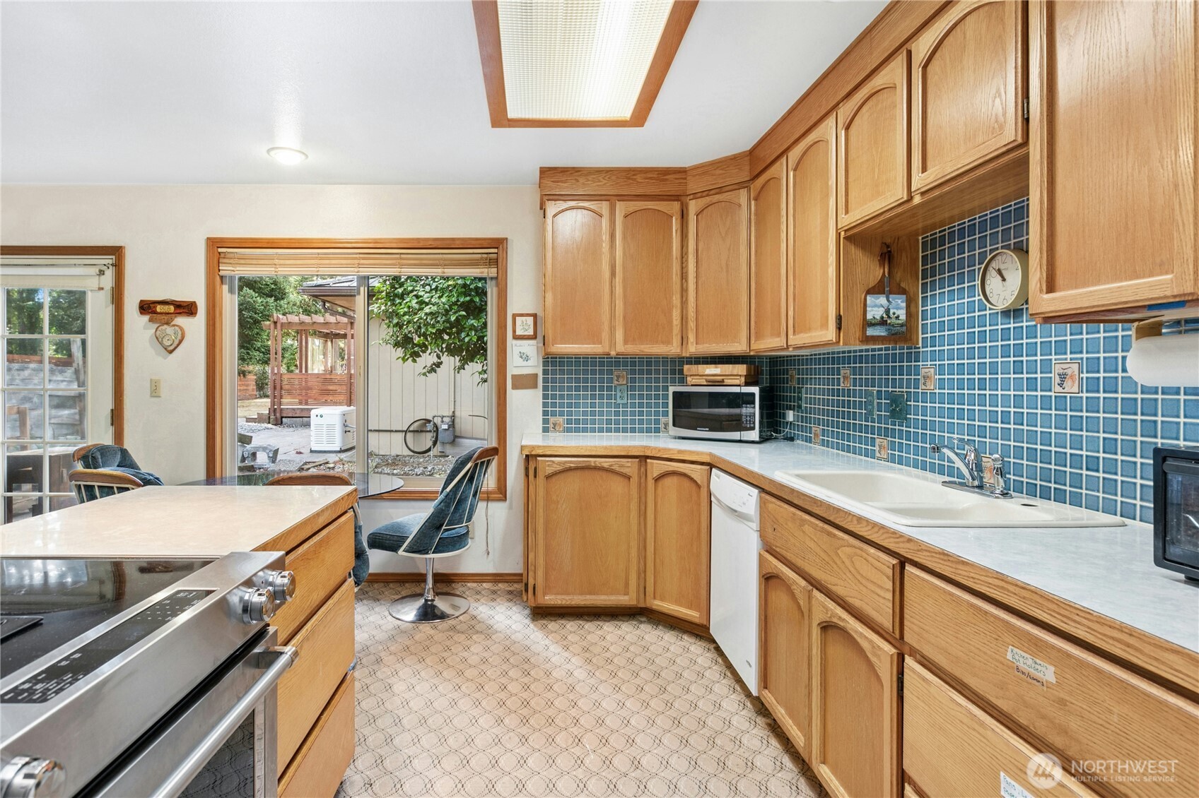 1643 Ne Sumner Drive Property Photo 3