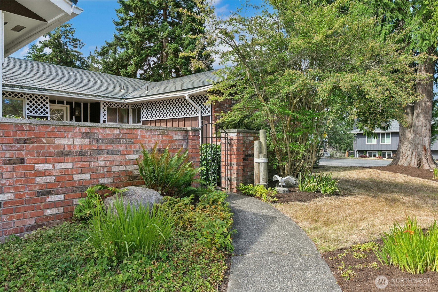 1643 Ne Sumner Drive Property Photo 6