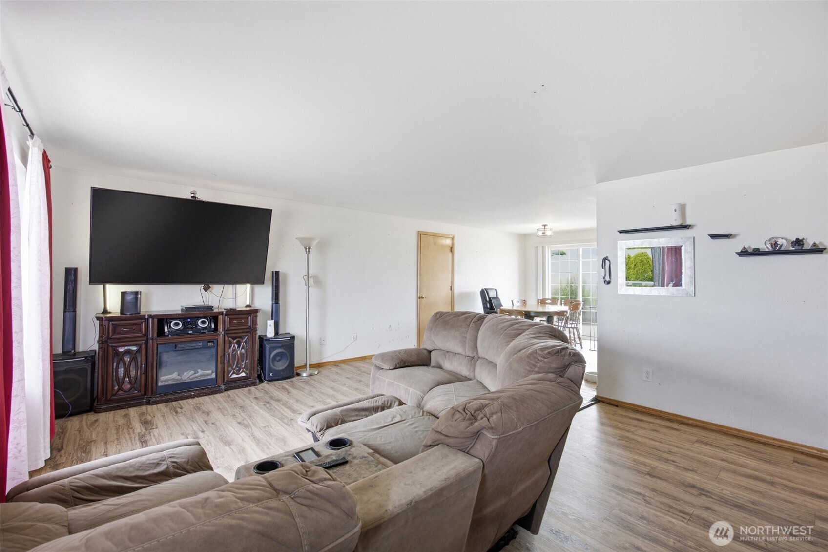 1227 Lowry Street Property Photo 4