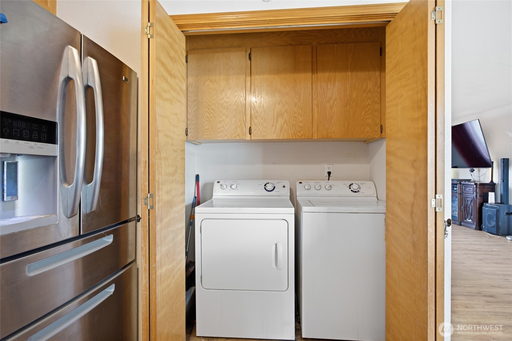 1227 Lowry Street Property Photo 10