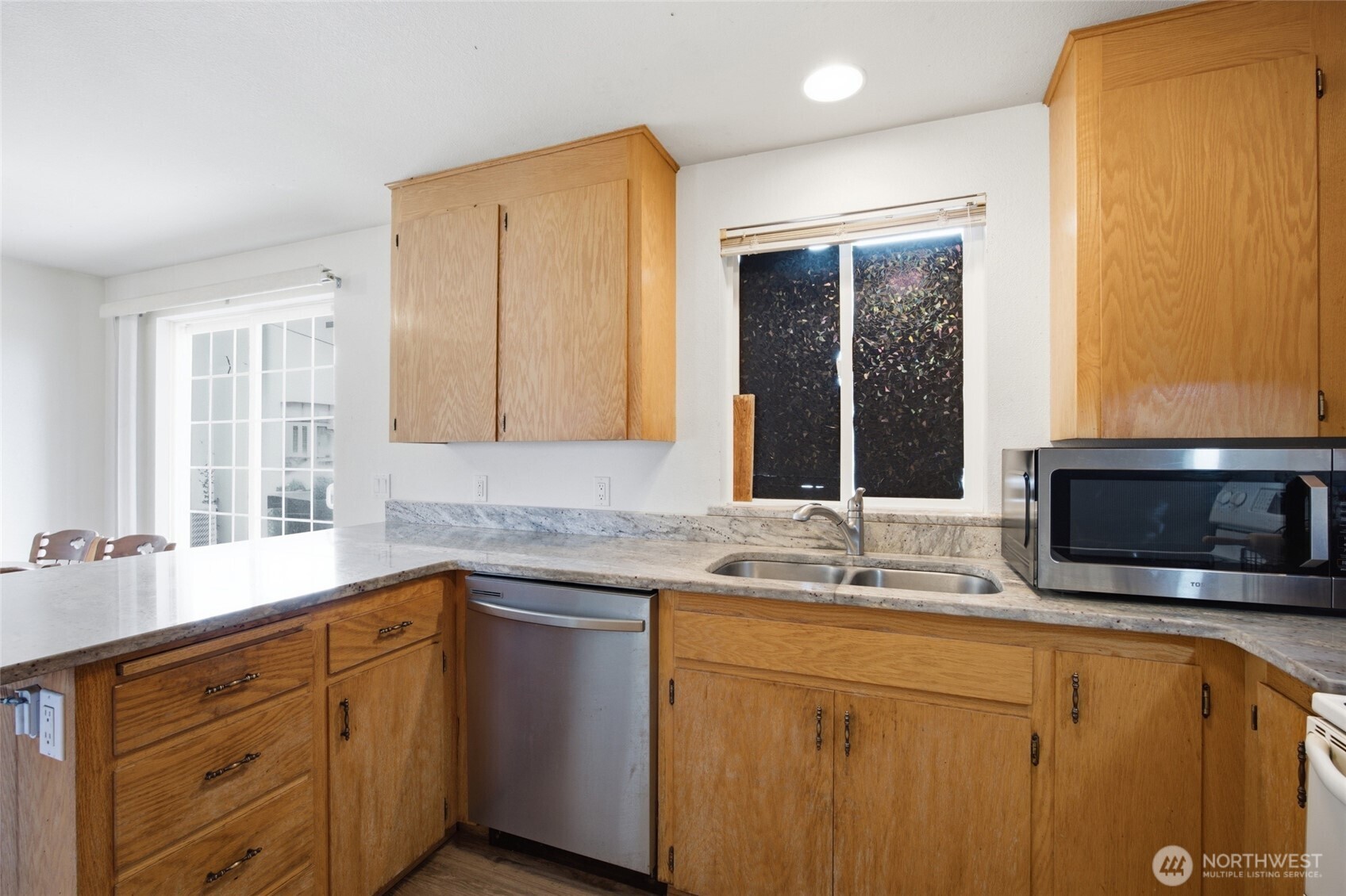 1227 Lowry Street Property Photo 11