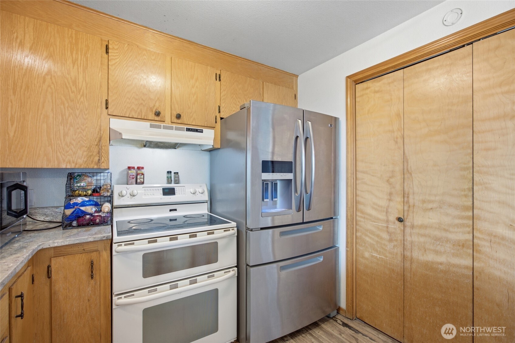 1227 Lowry Street Property Photo 12