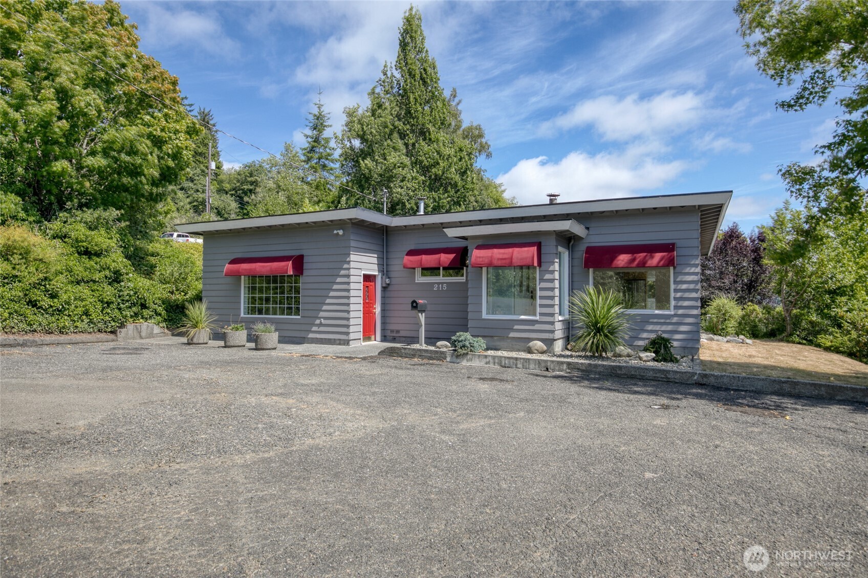 215 W Chenault Avenue Property Photo 1