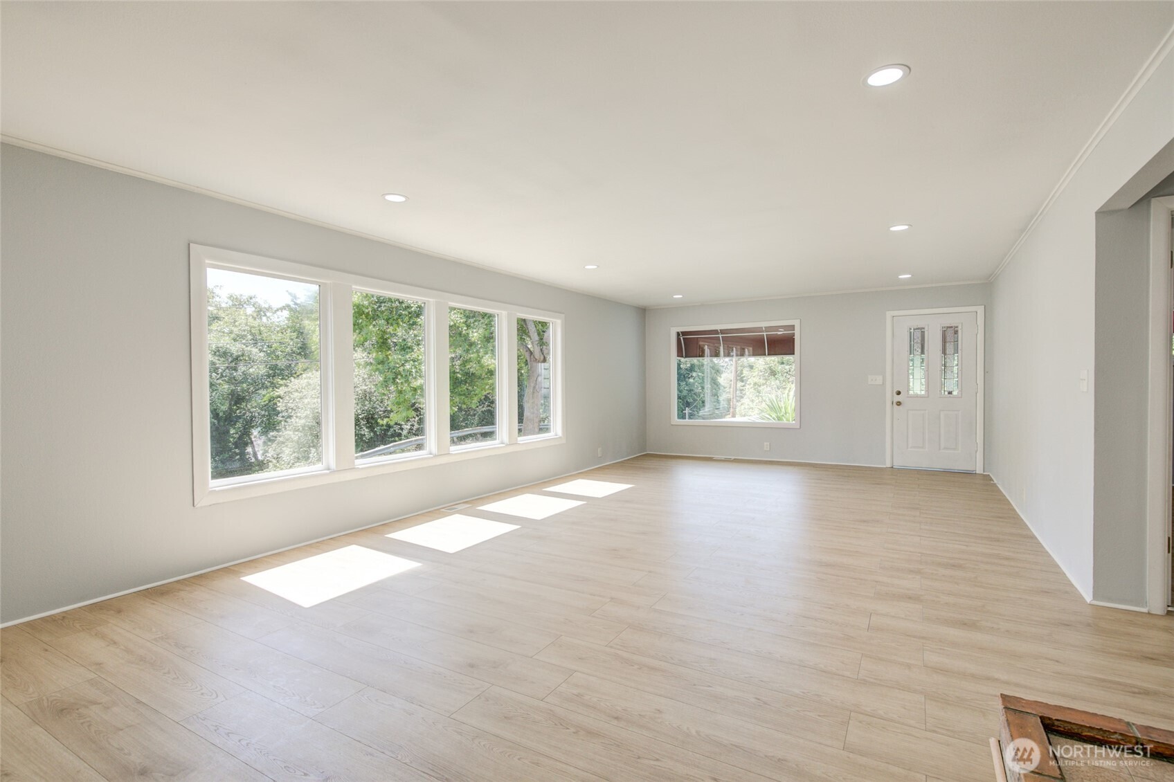 215 W Chenault Avenue Property Photo 6