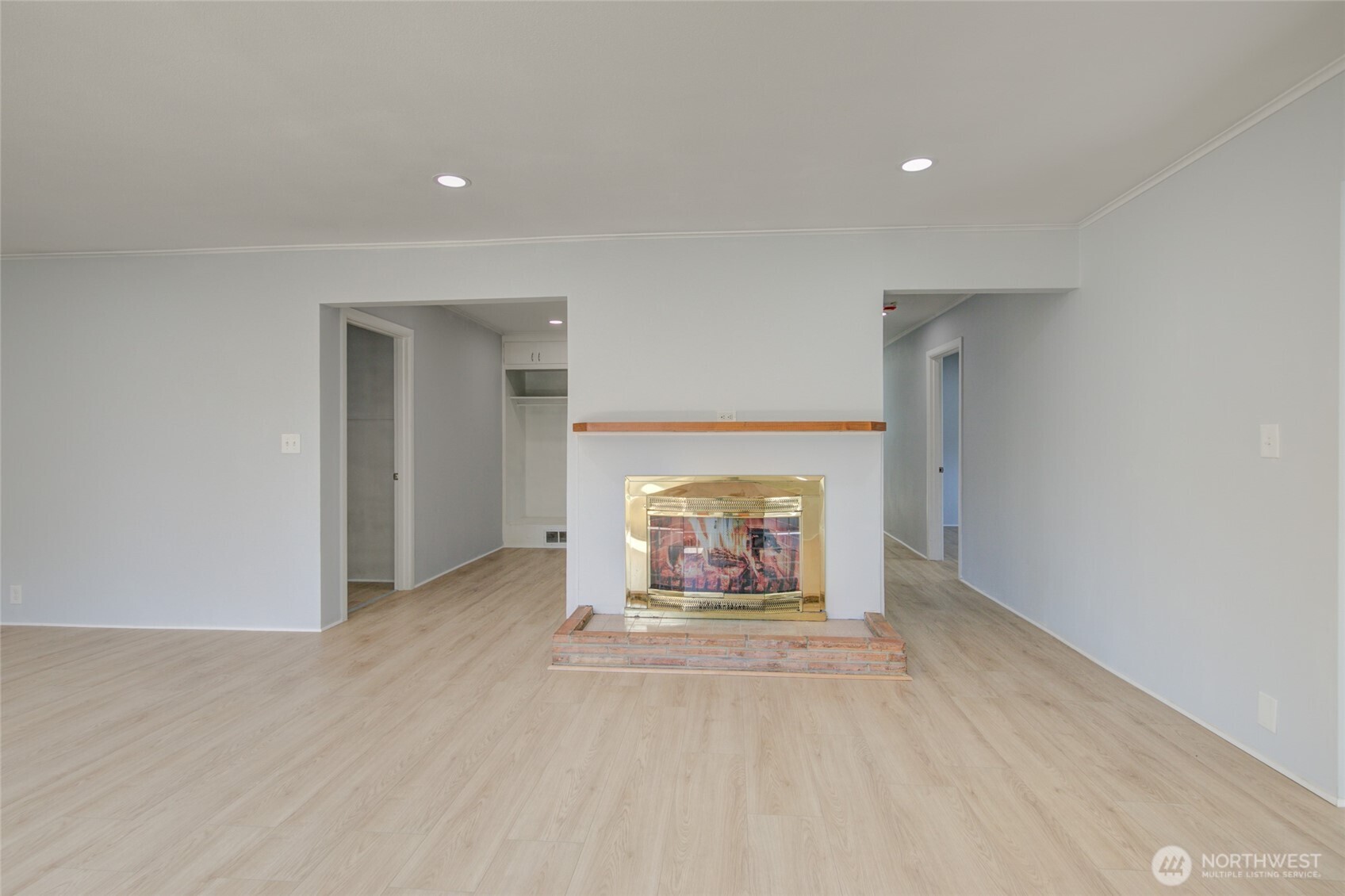 215 W Chenault Avenue Property Photo 7