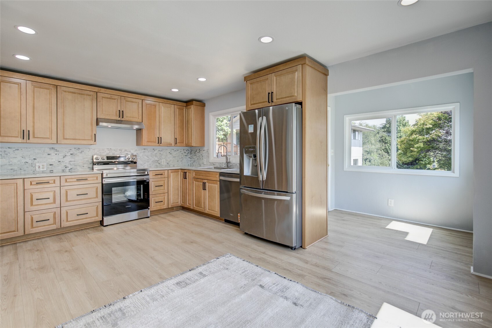 215 W Chenault Avenue Property Photo 9