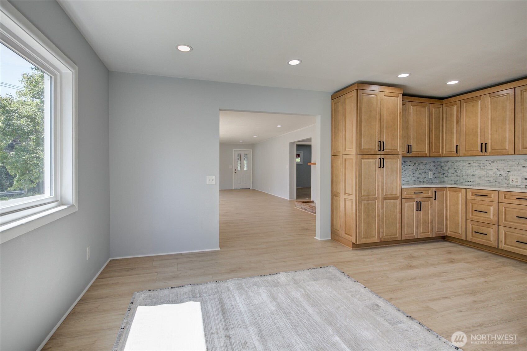 215 W Chenault Avenue Property Photo 13