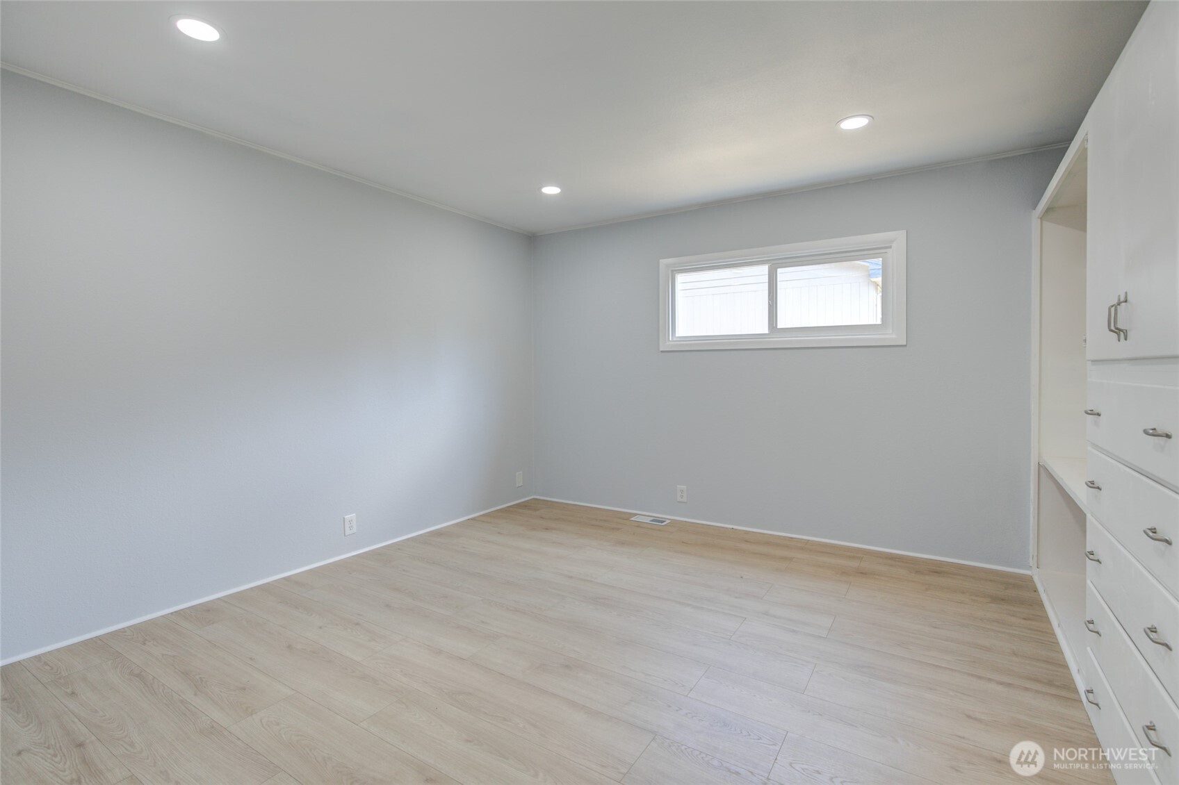 215 W Chenault Avenue Property Photo 17