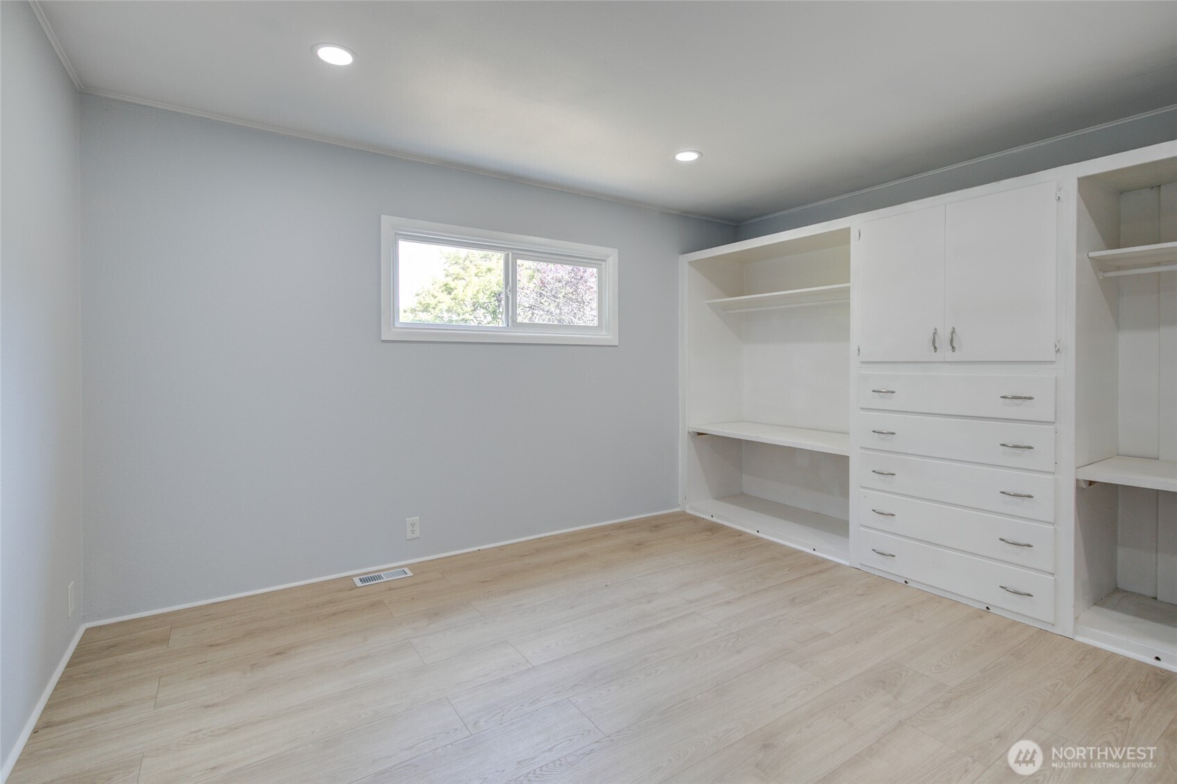 215 W Chenault Avenue Property Photo 18