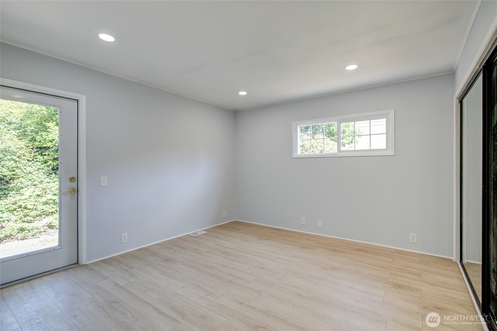 215 W Chenault Avenue Property Photo 19