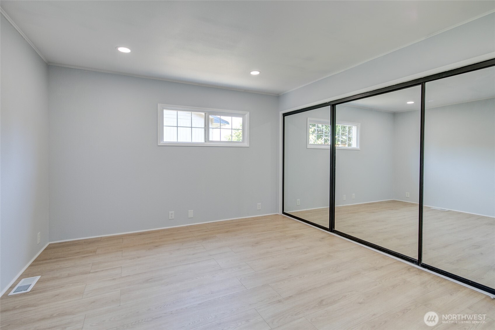 215 W Chenault Avenue Property Photo 21