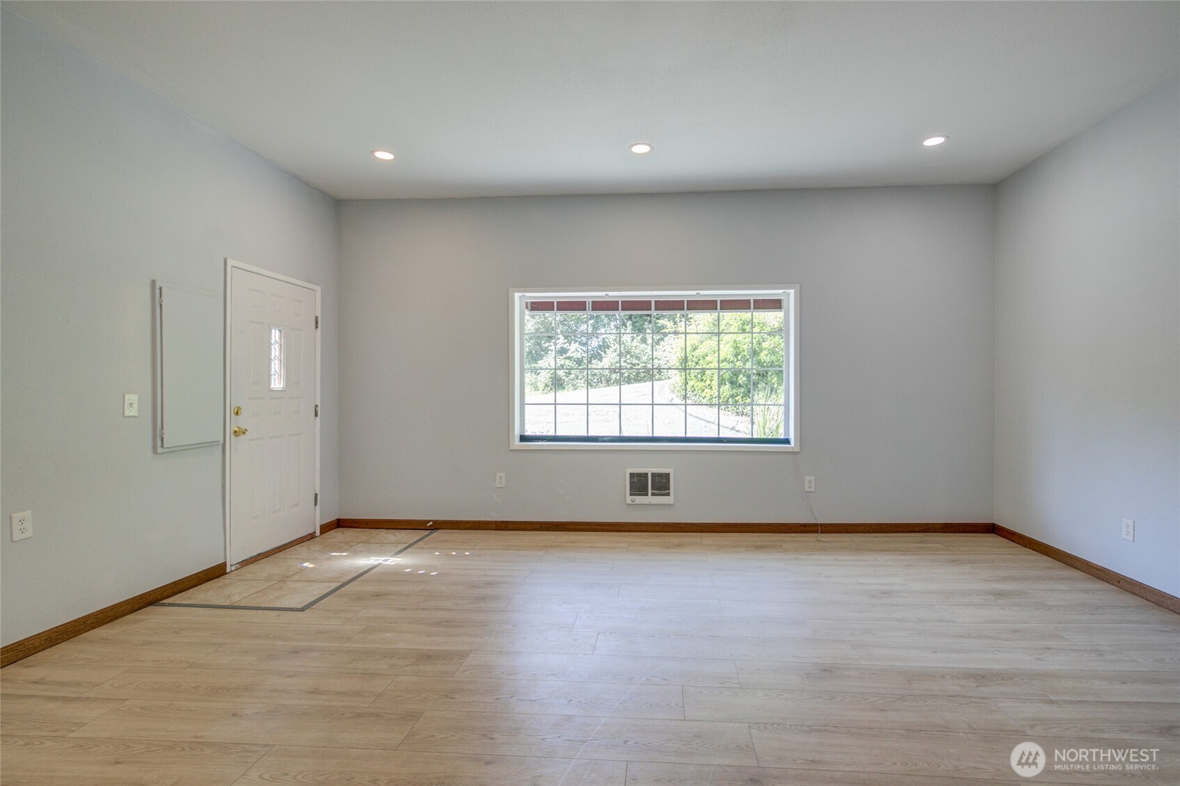 215 W Chenault Avenue Property Photo 31