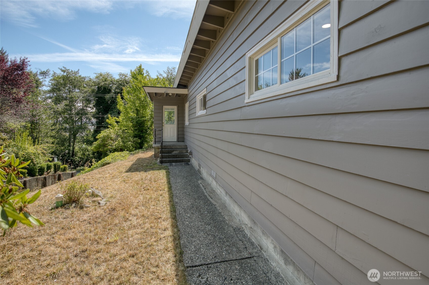 215 W Chenault Avenue Property Photo 34
