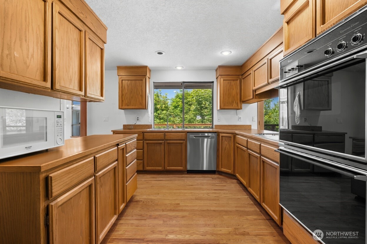 602 S 288th Lane Property Photo 12