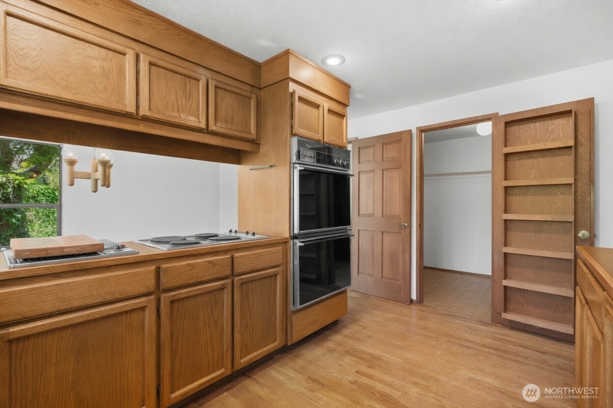 602 S 288th Lane Property Photo 13