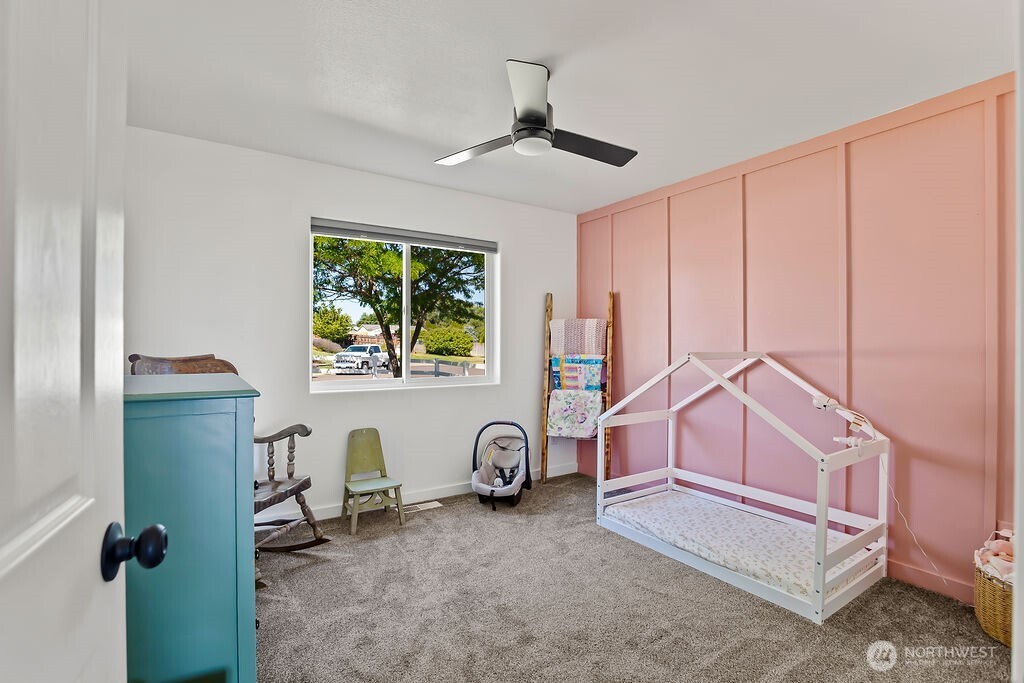 2291 Selah Loop Road Property Photo 10