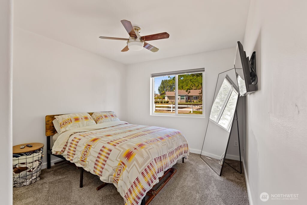 2291 Selah Loop Road Property Photo 11