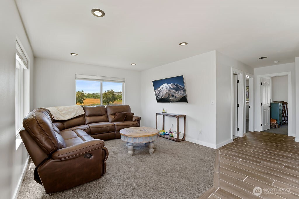 2291 Selah Loop Road Property Photo 19
