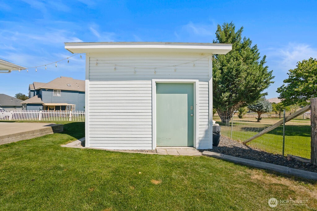 2291 Selah Loop Road Property Photo 23