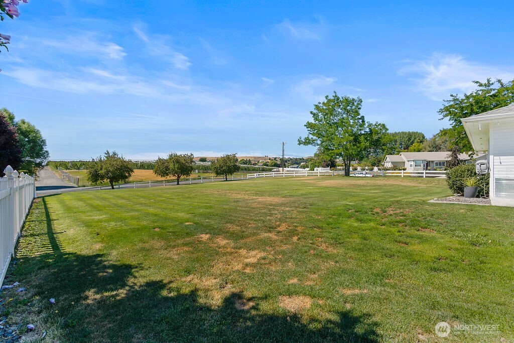 2291 Selah Loop Road Property Photo 26