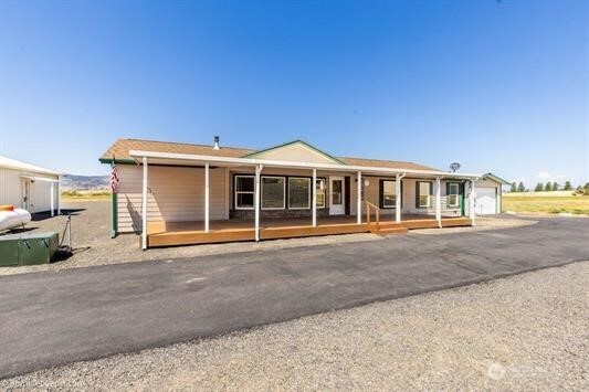 202 Airport Way Property Photo 2