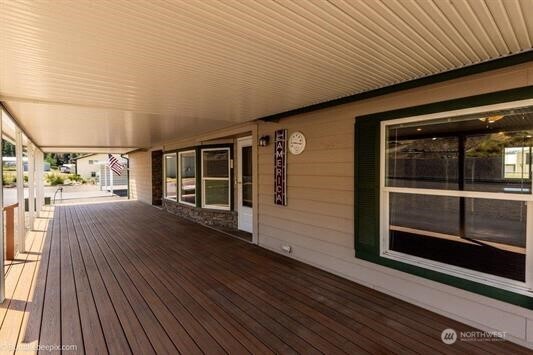 202 Airport Way Property Photo 3