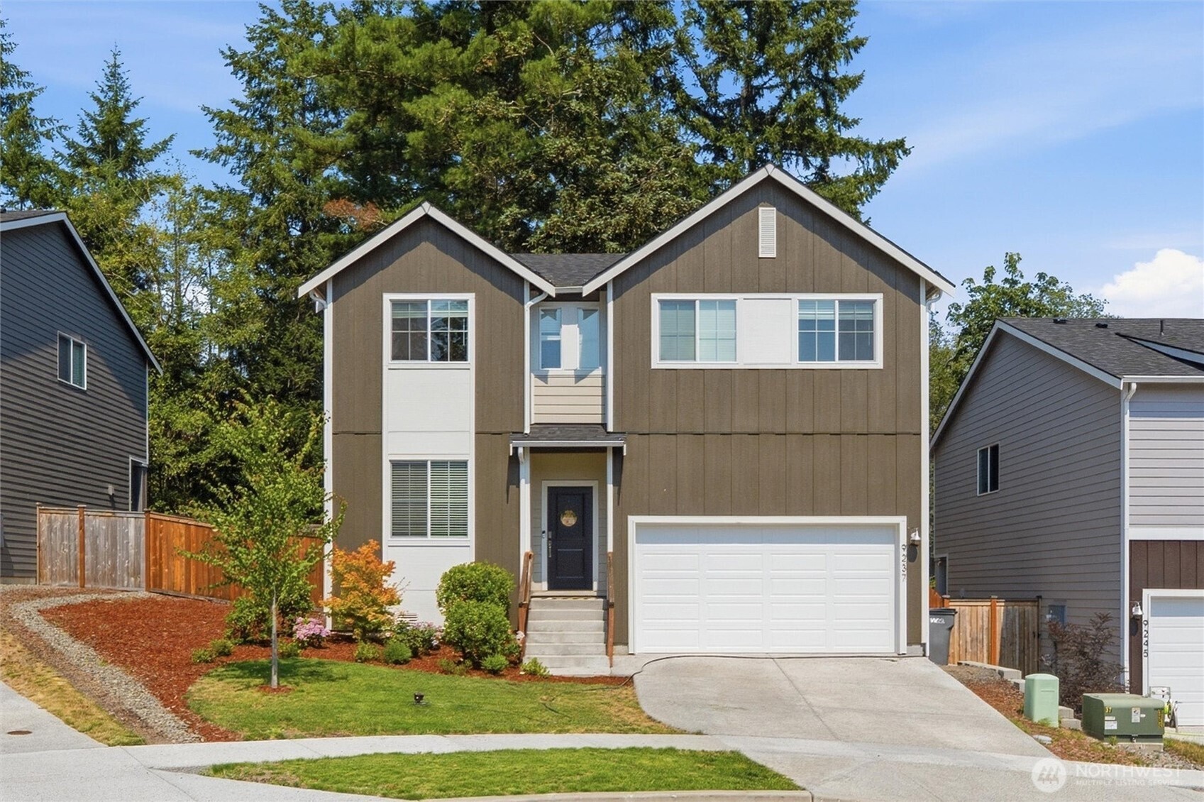 9237 Mint Loop Property Photo 1