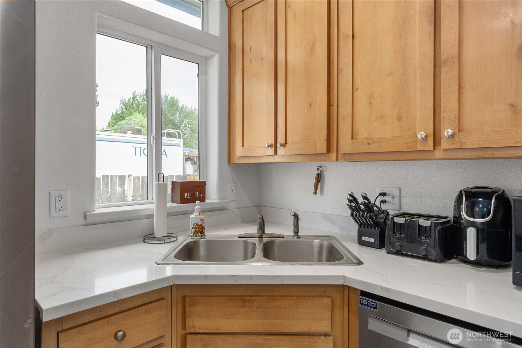 16507 Suntree Court Property Photo 14