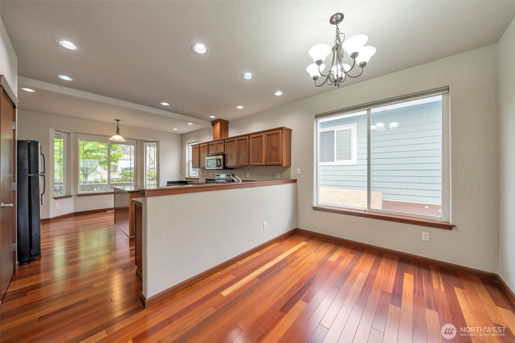 8527 29th Way Property Photo 4