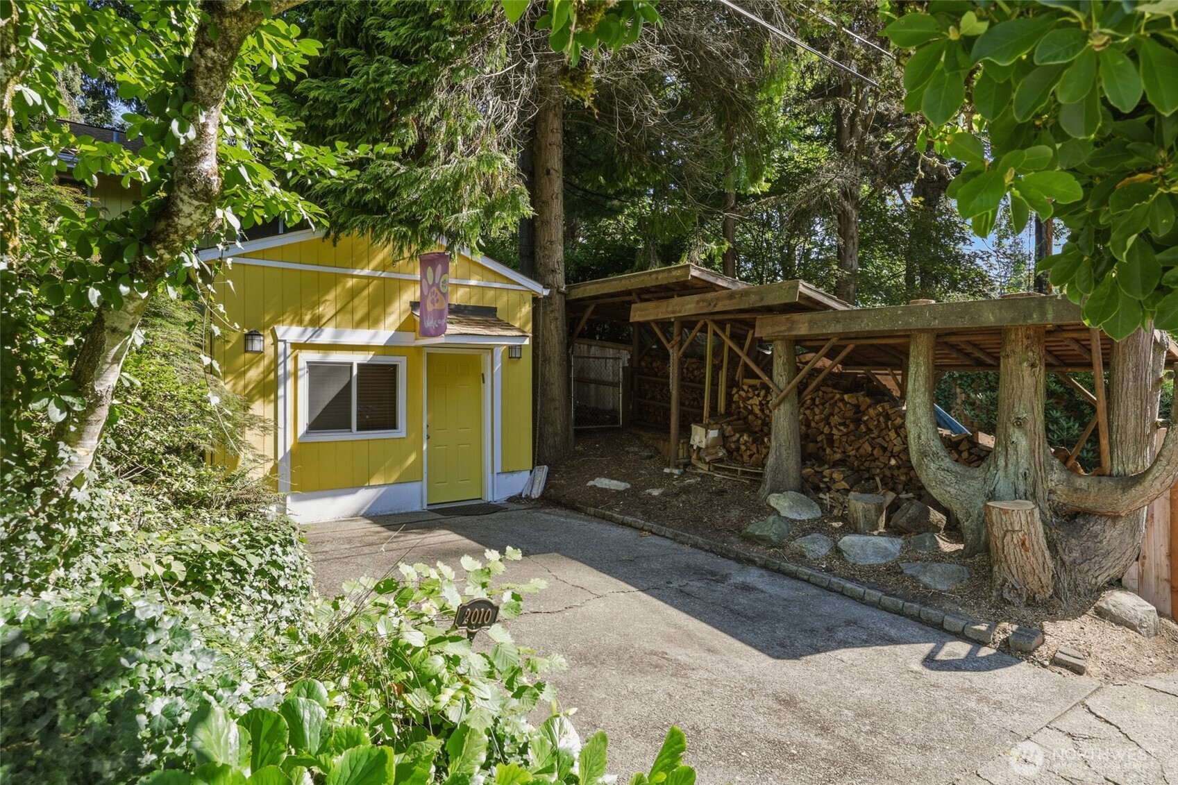 2010 Forest Hill Drive Property Photo 3