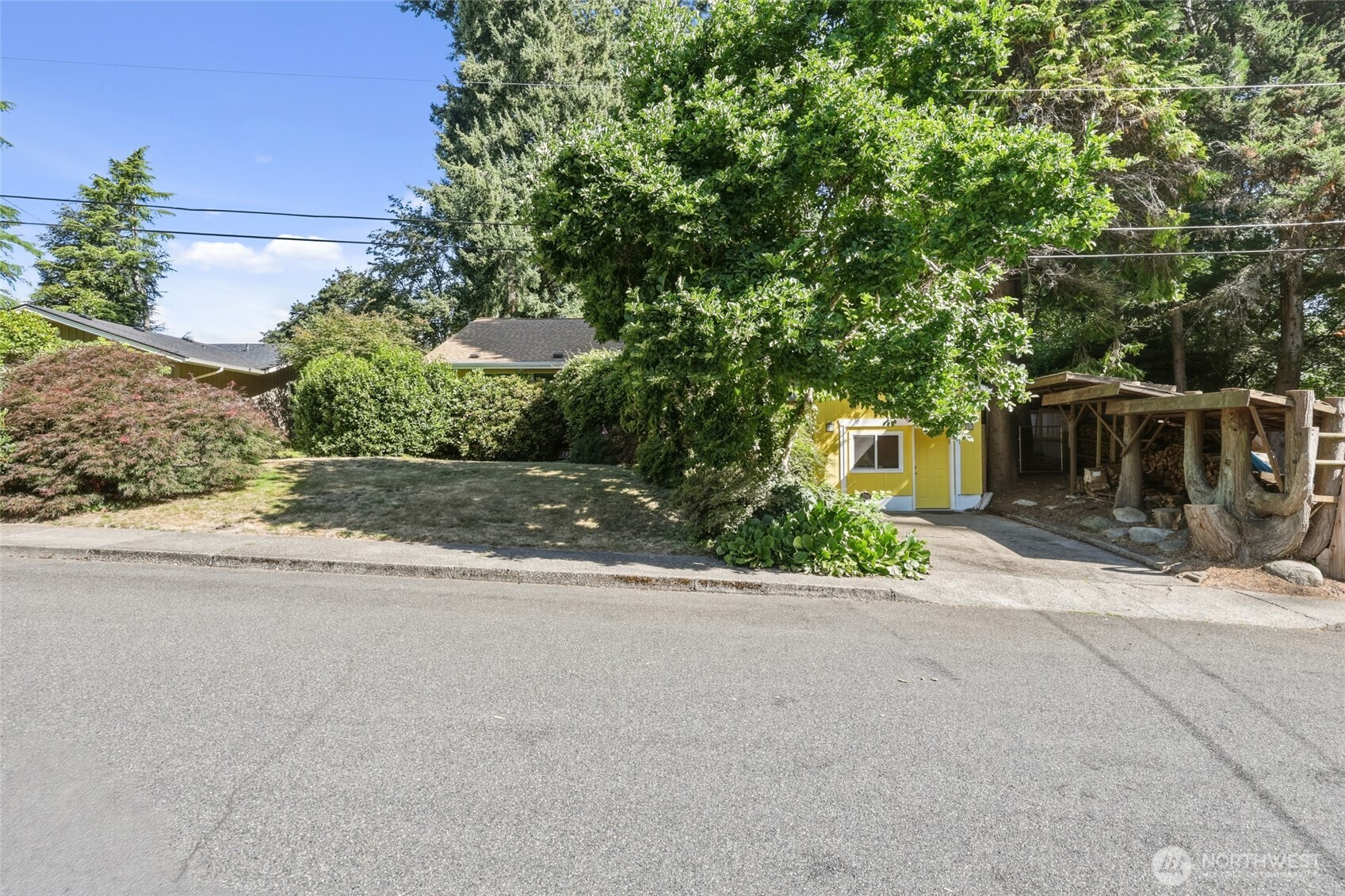 2010 Forest Hill Drive Property Photo 4