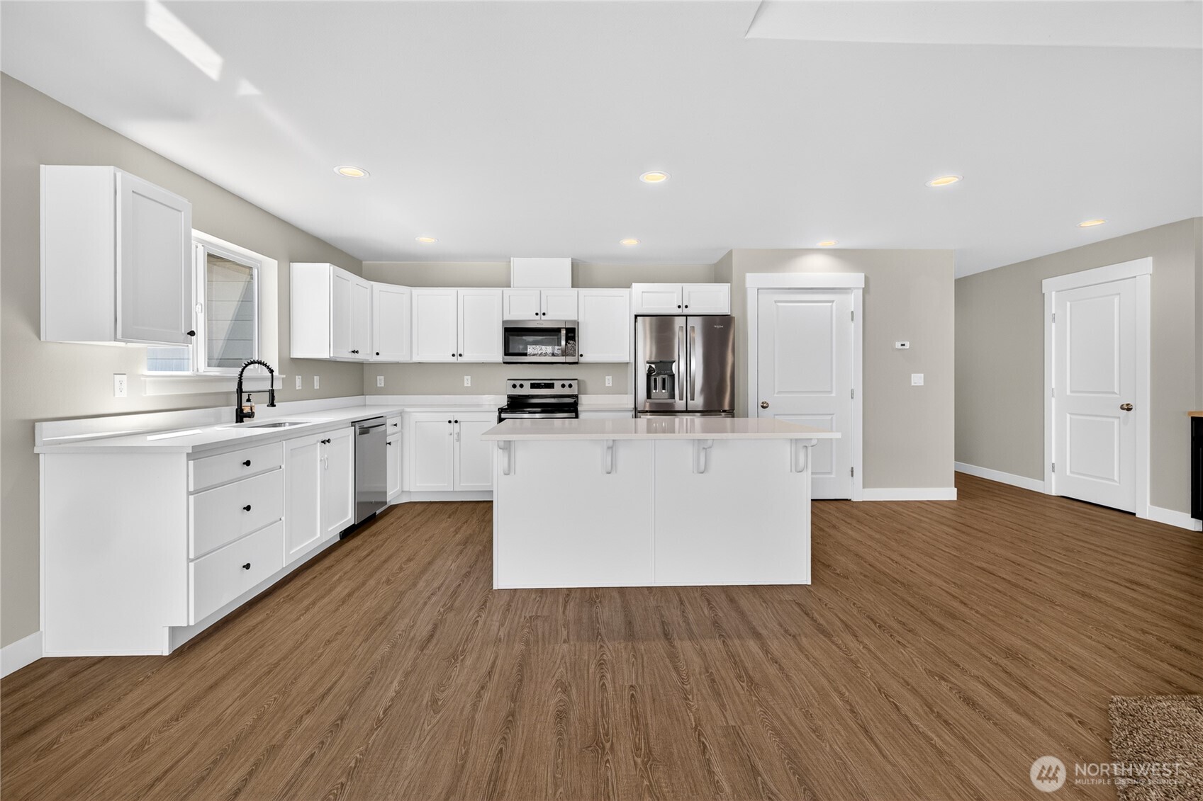 2213 2nd Street Property Photo 9