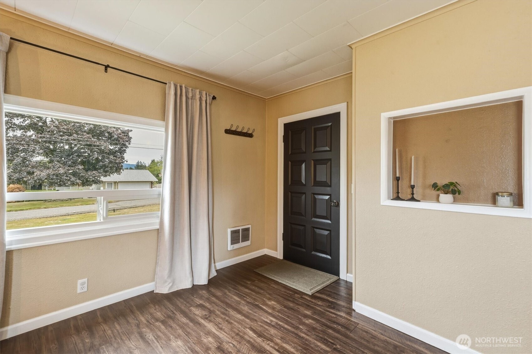 131 Niblett Way Property Photo 4