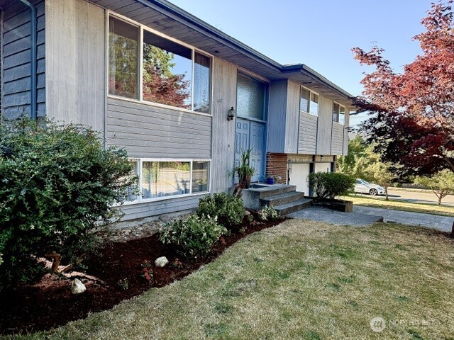 11002 24th Drive Property Photo 2