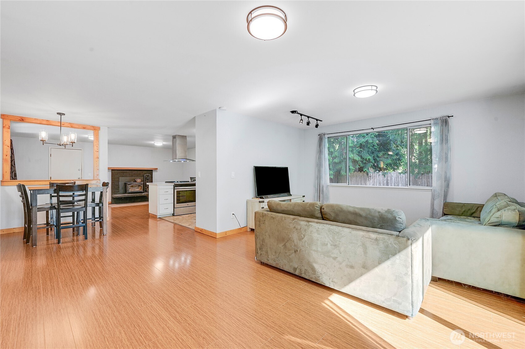 40 Candace Road Property Photo 3