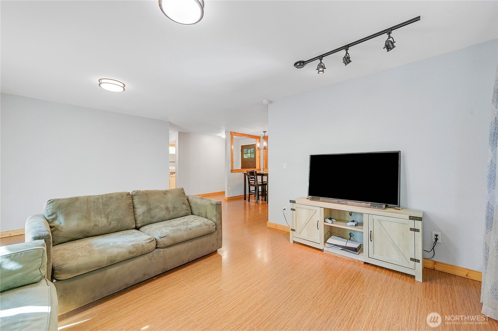 40 Candace Road Property Photo 5