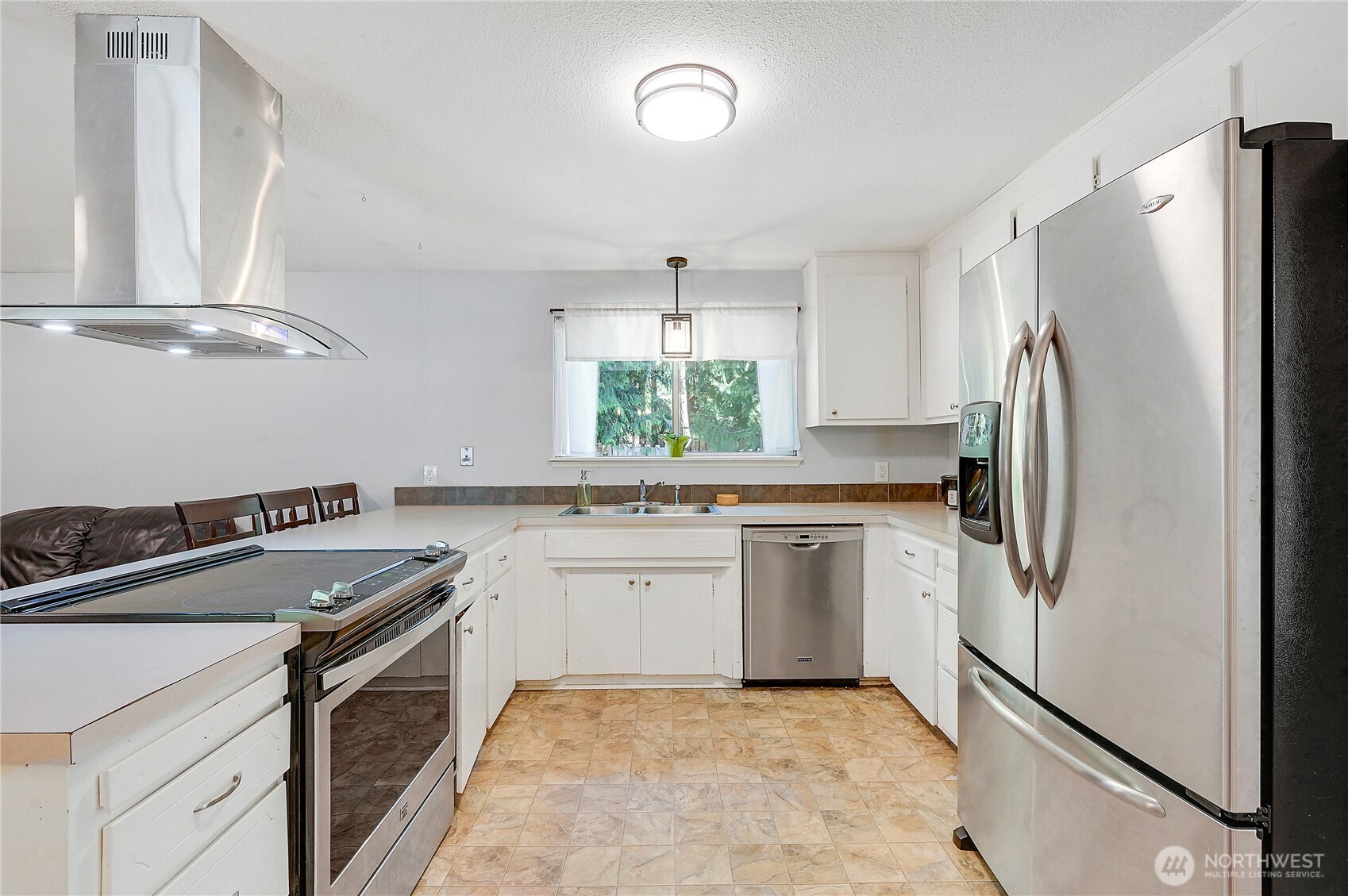 40 Candace Road Property Photo 8