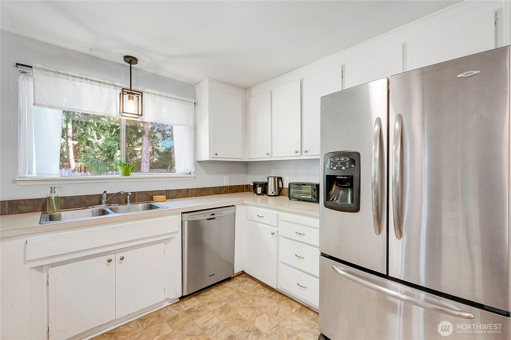 40 Candace Road Property Photo 9