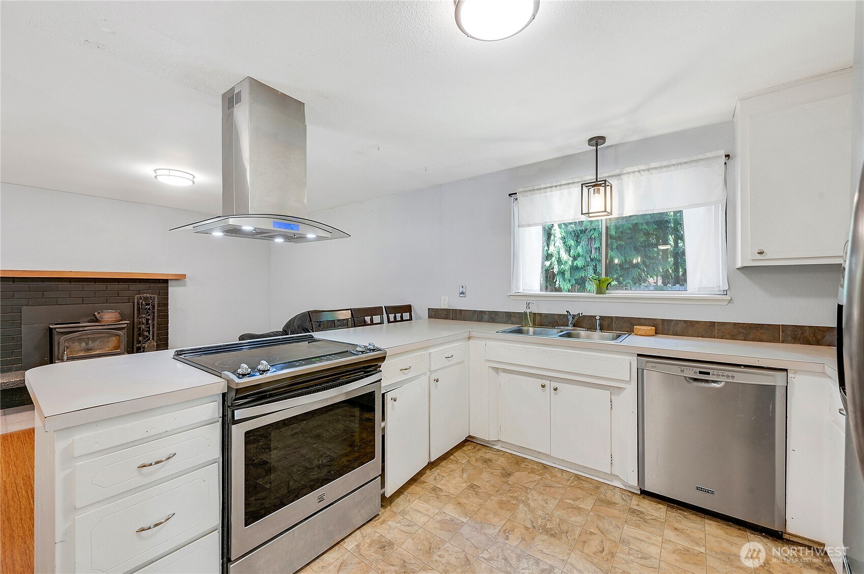 40 Candace Road Property Photo 10