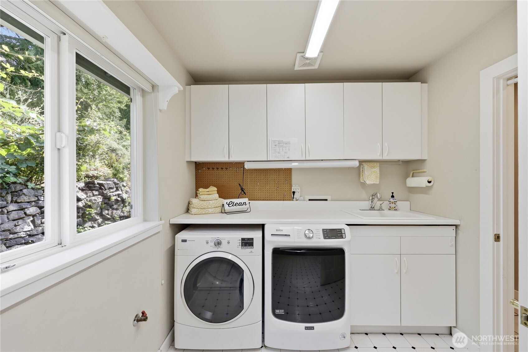 612 Rainier Lane Property Photo 11