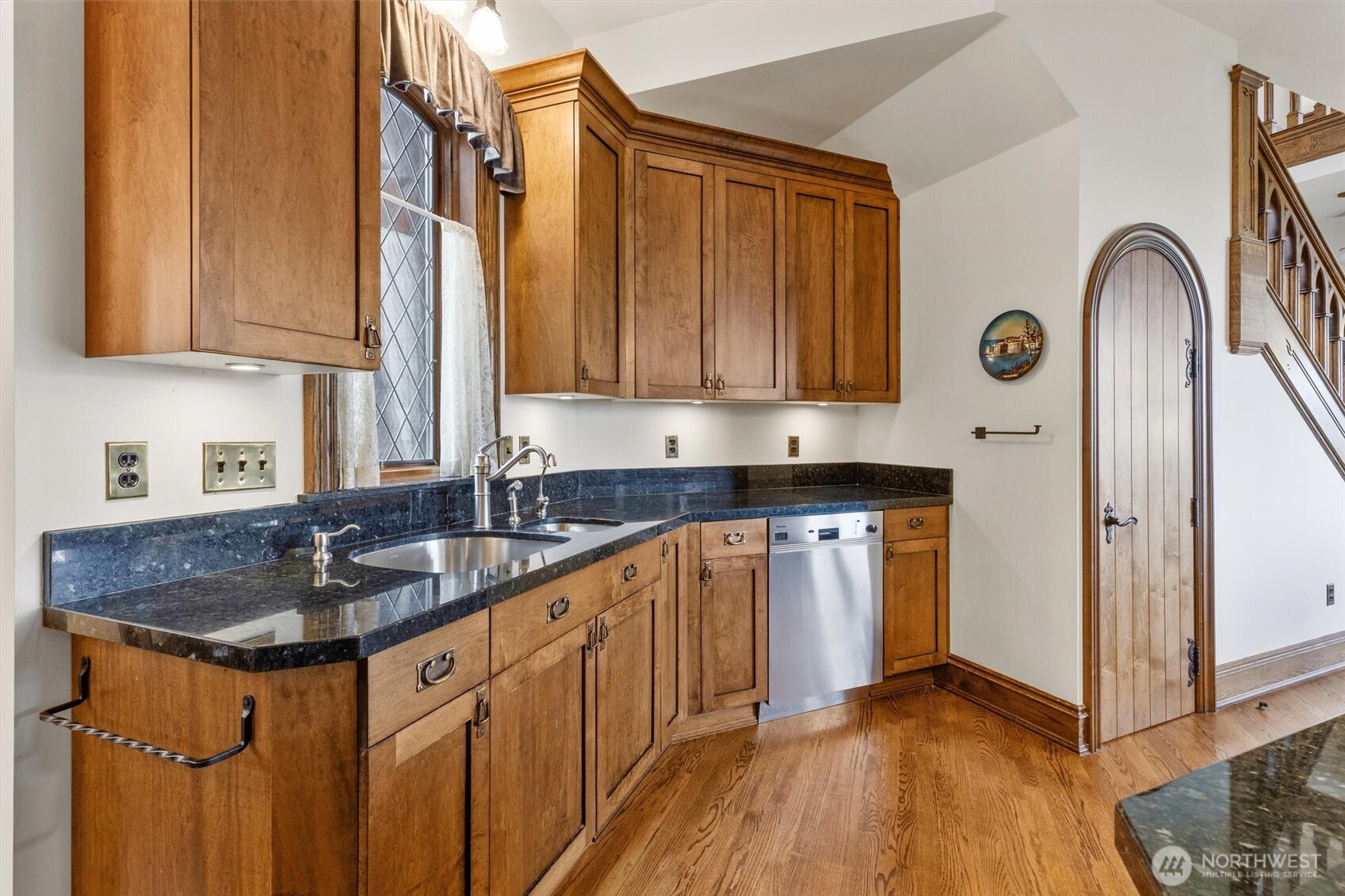 4725 W Mercer Way Property Photo 16