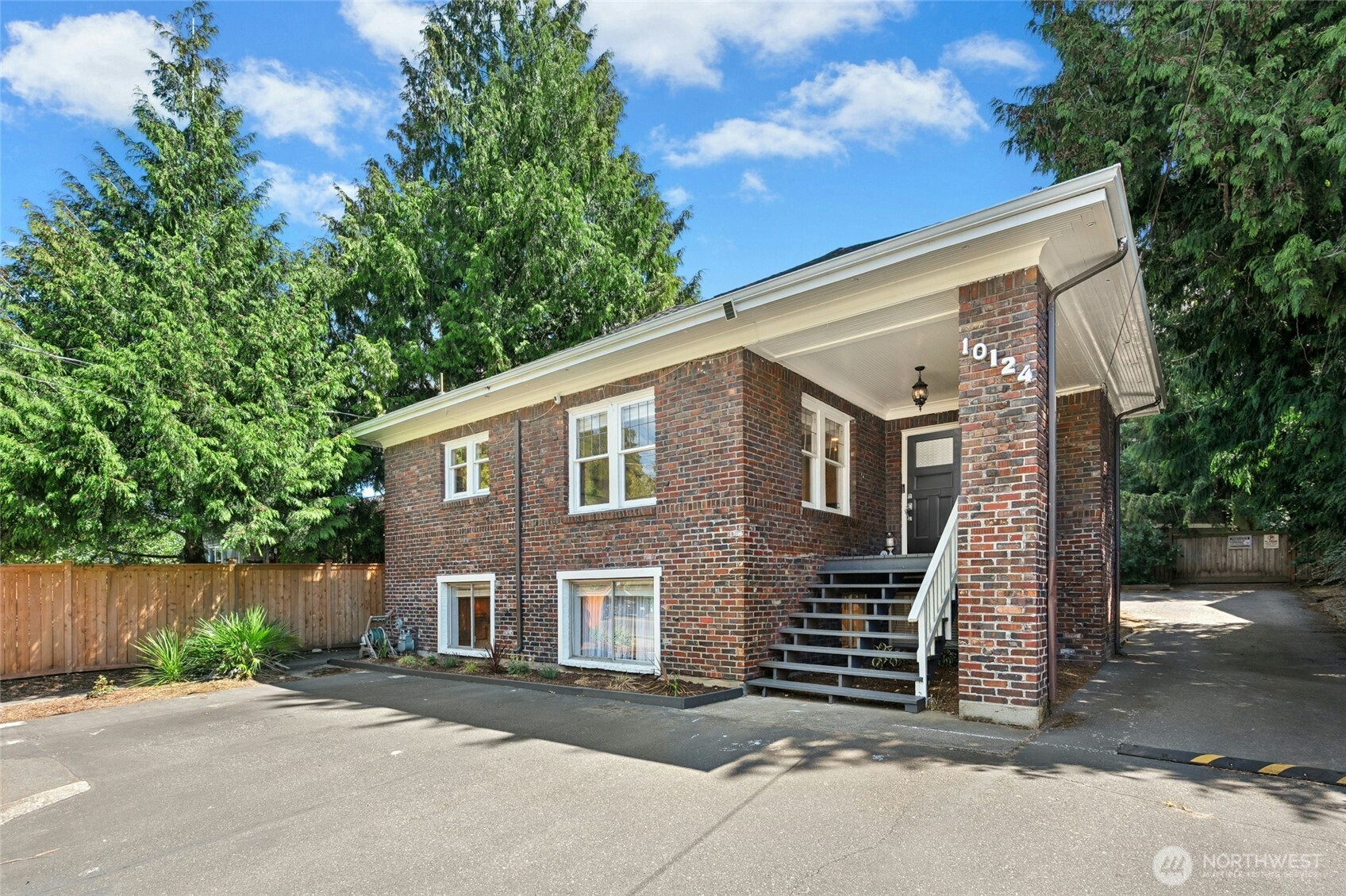 10124 3rd Avenue Property Photo 4