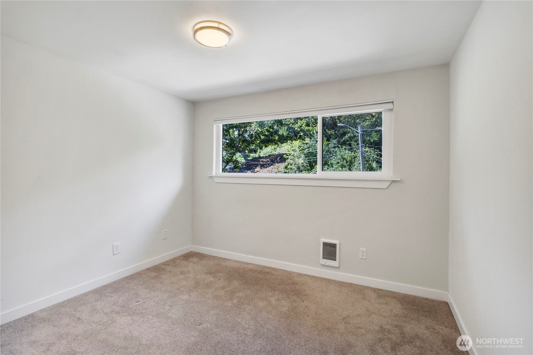 2701 S Walden Street Property Photo 5