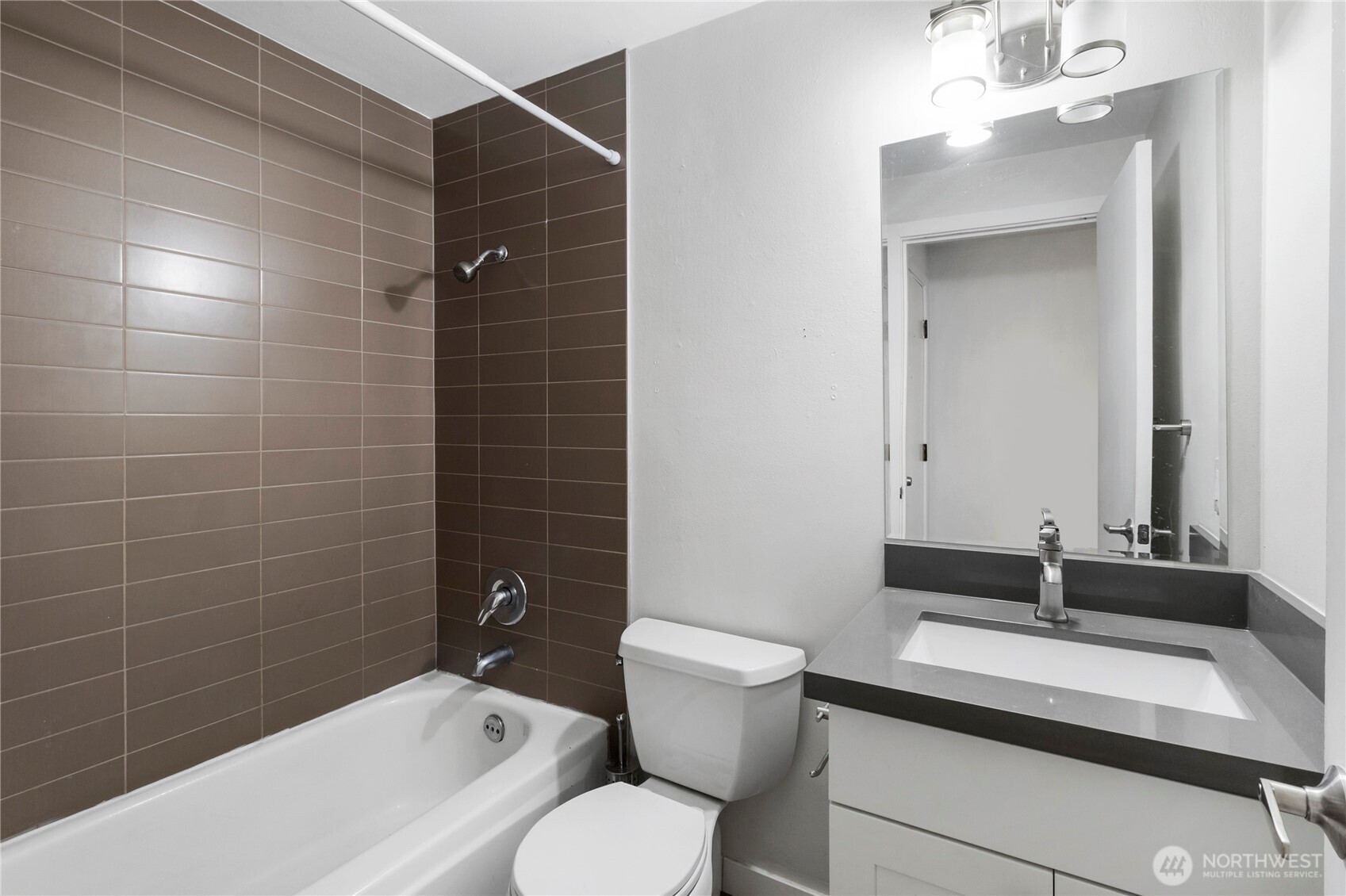 2701 S Walden Street Property Photo 7